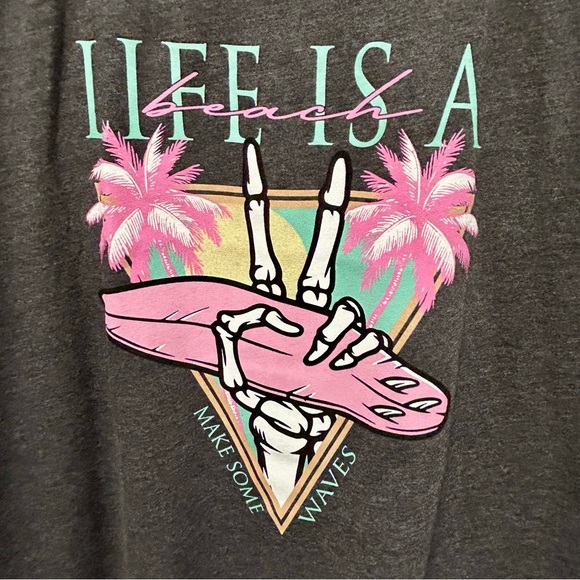 Violets Are Blue Sz M Gray & Pink T Shirt NWOT Life Is A Beach 🏖️ Fringe Sleeves - Picture 3 of 5